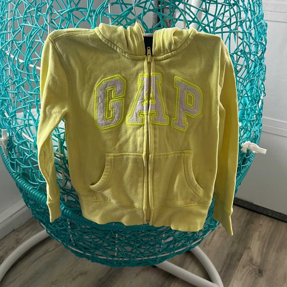 Gap yellow hoodie 6-7